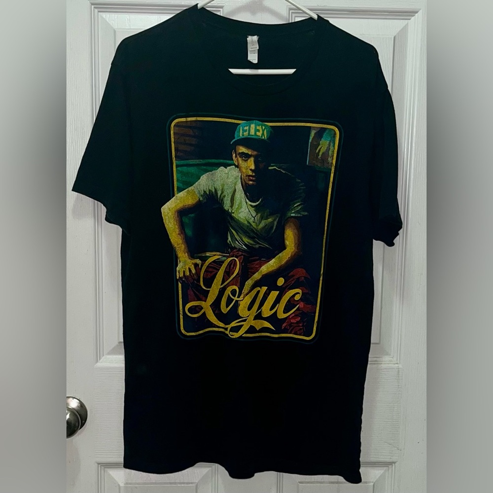 Logic Tarantino Pose Black Graphic T-shirt Men’s Large